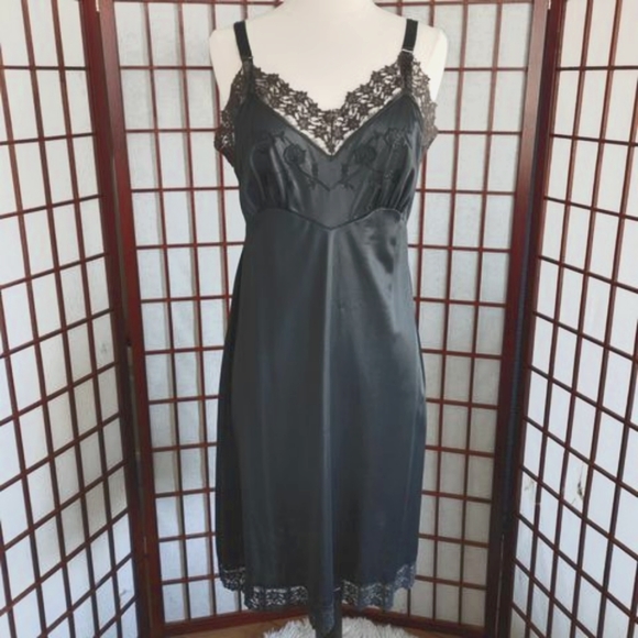 Other - Vintage slip